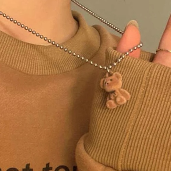 Jewelry - Firm@$4!*BundleOnlyItem*
Fuzzy Bear Necklace